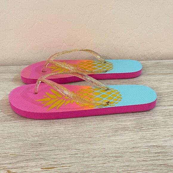 New The Children's Place Flip Flop Sandals Foil Metallic Gold Pineapple 5/6 - Picture 5 of 9